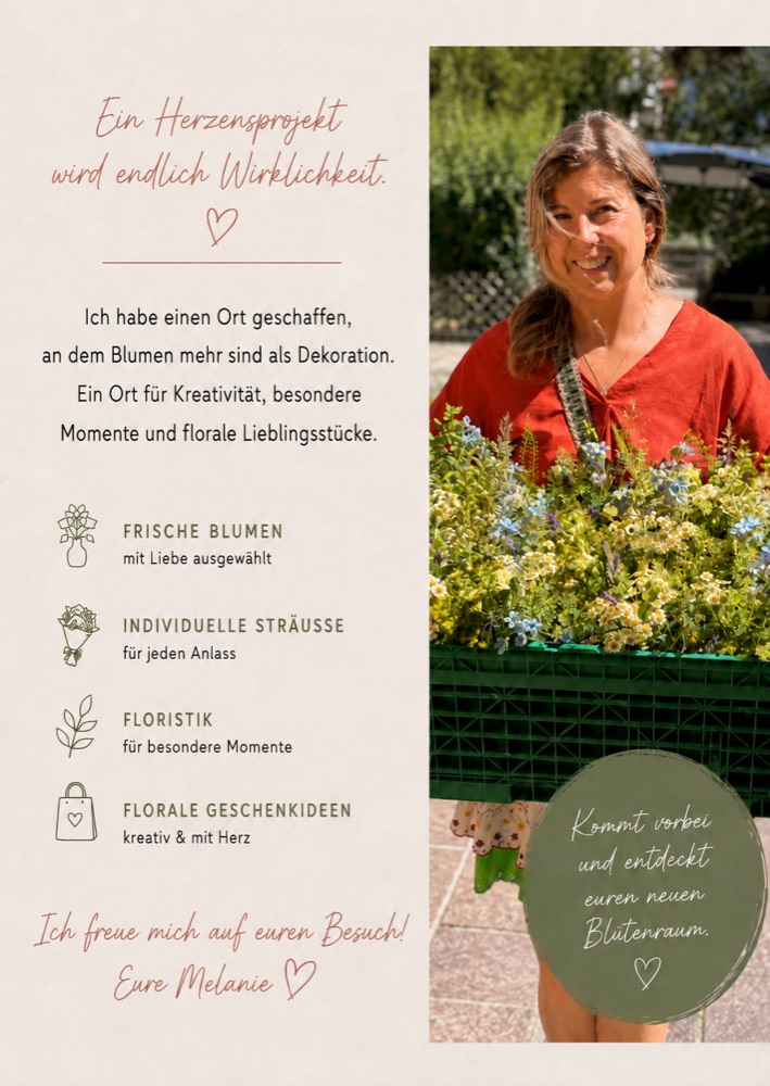 Flyer zur Neueröffnung, Rückseite: Melanie Schaper mit einer Kiste voller Wiesenblumen vor dem Geschäft, daneben ihre persönlichen Worte zur Eröffnung.