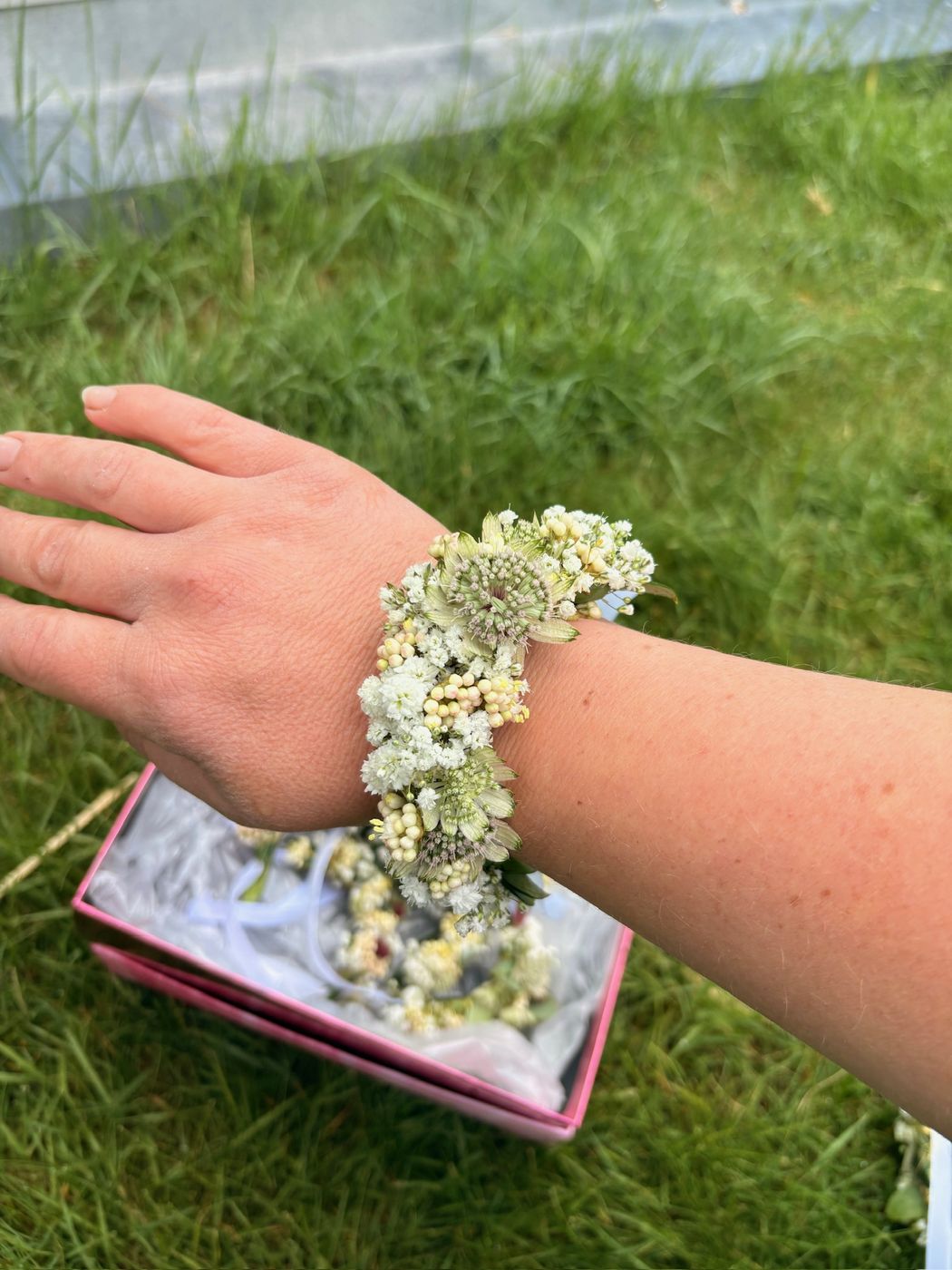 Zartes Blumenarmband